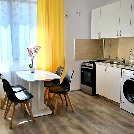 Evelyn Modern Apartment Near Palas Jászvásár Kültér fotó