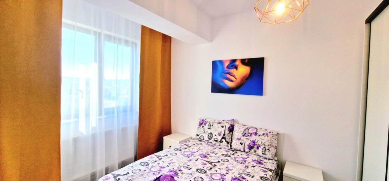 Evelyn Modern Apartment Near Palas Jászvásár Kültér fotó