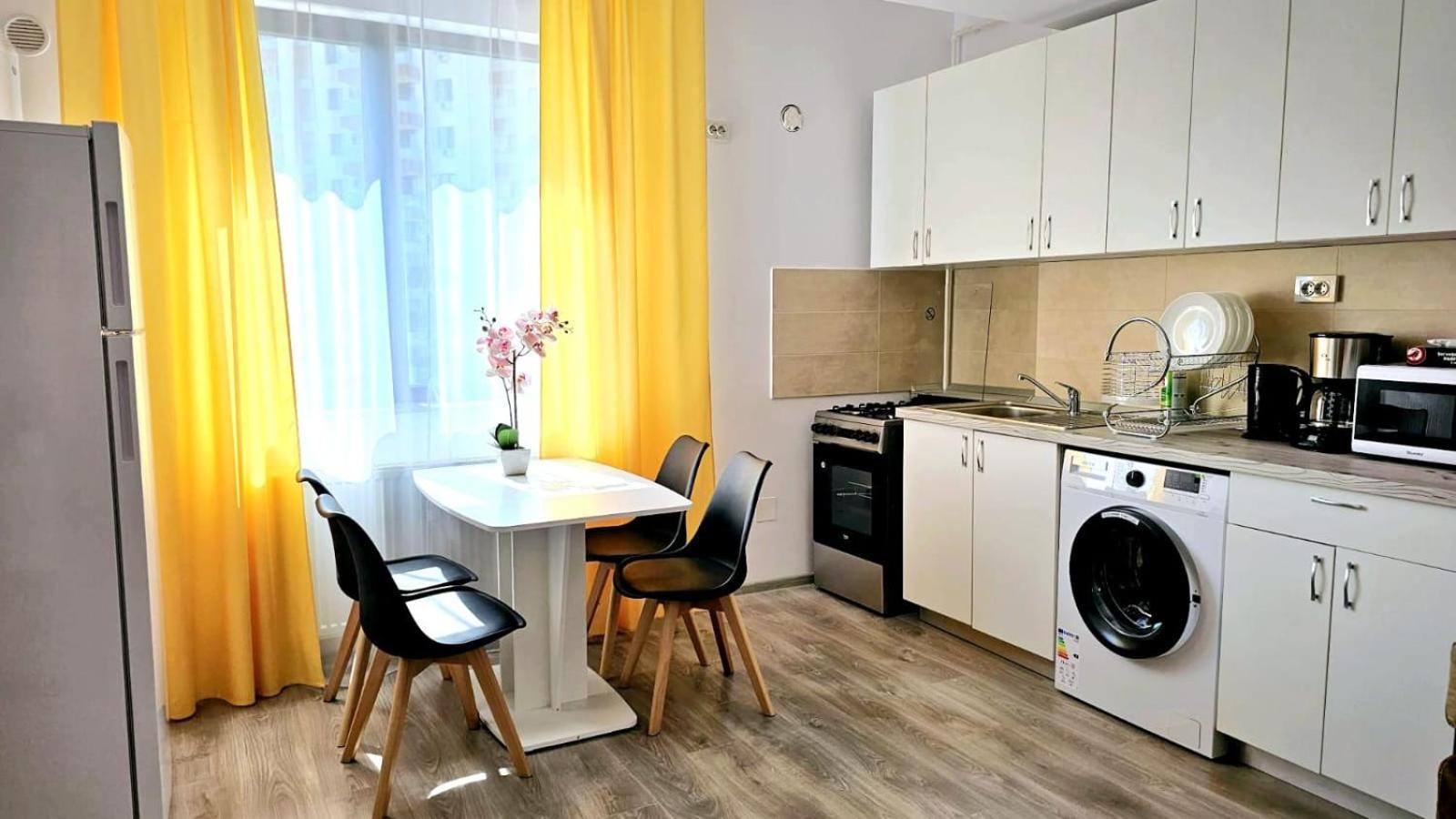 Evelyn Modern Apartment Near Palas Jászvásár Kültér fotó