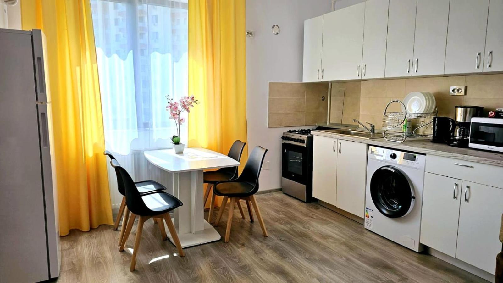Evelyn Modern Apartment Near Palas Jászvásár Kültér fotó