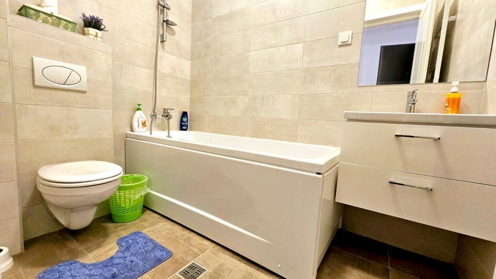 Evelyn Modern Apartment Near Palas Jászvásár Kültér fotó